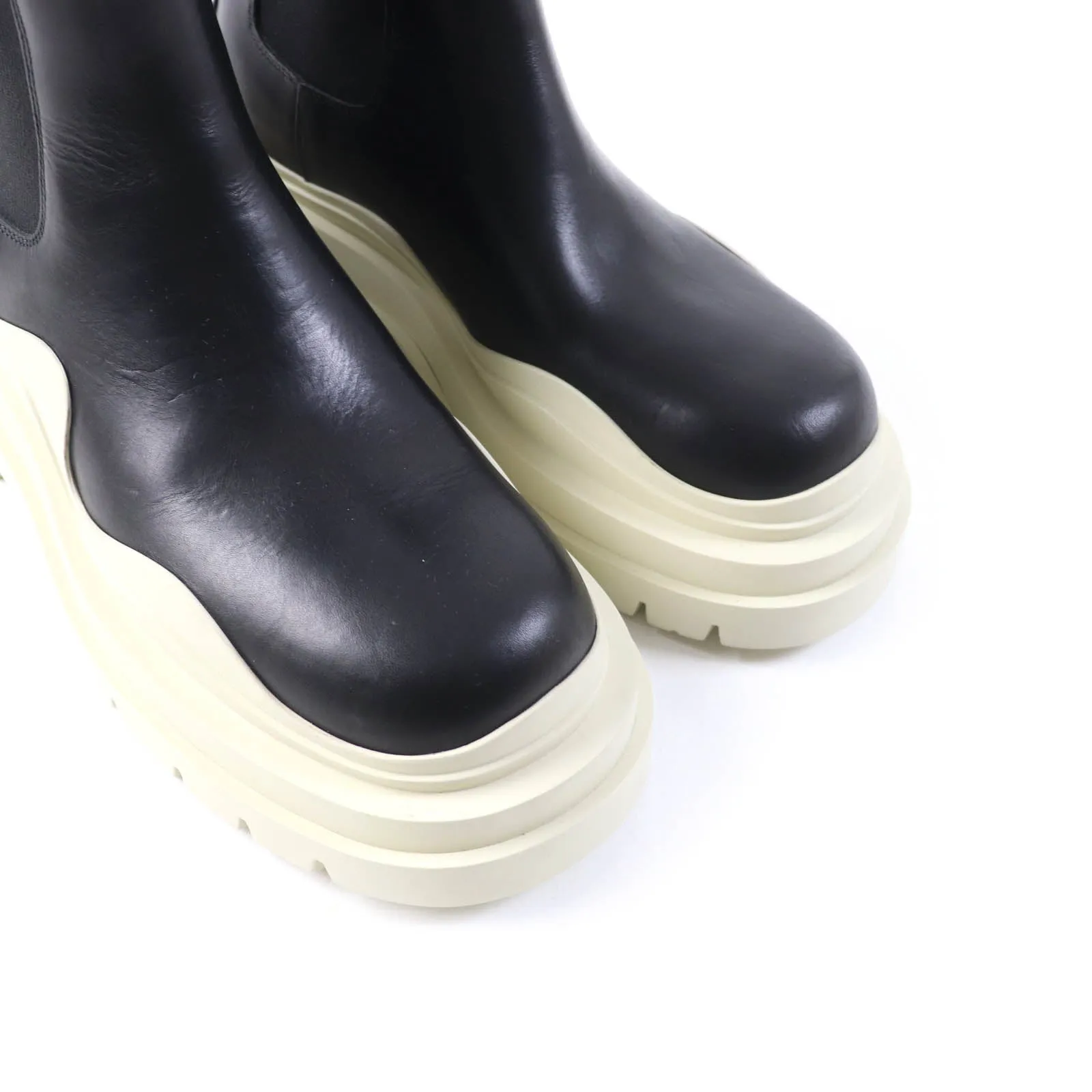 Bottega Veneta Leather Chelsea Boots Women