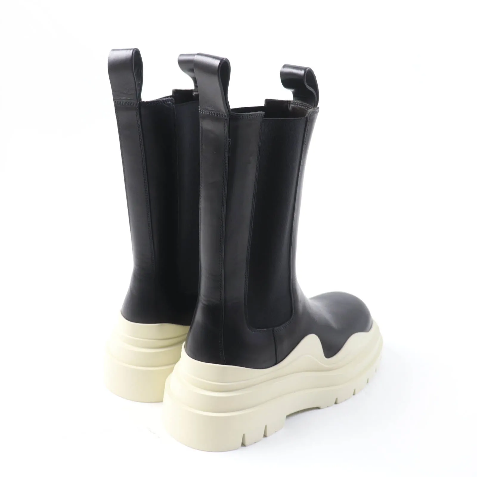 Bottega Veneta Leather Chelsea Boots Women