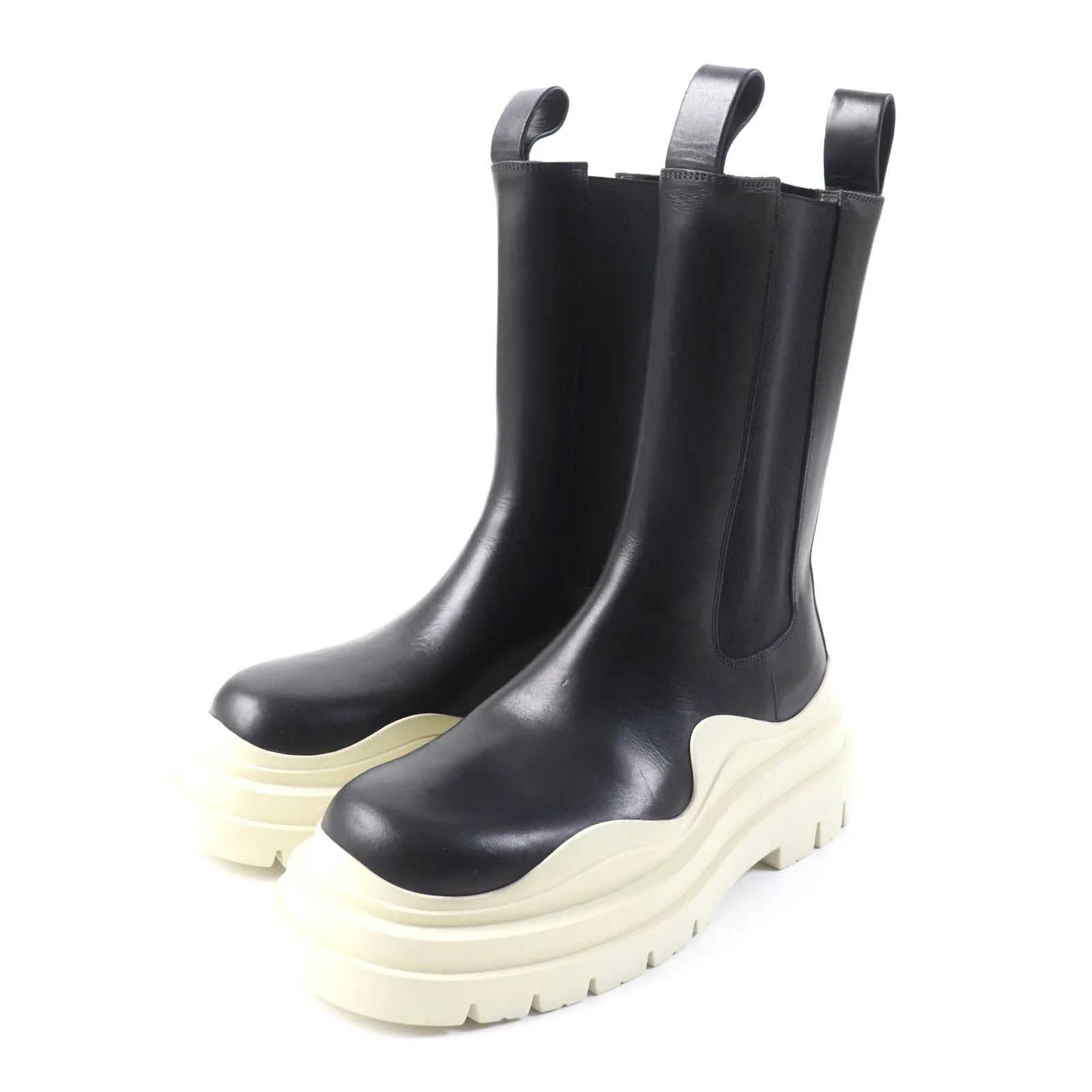 Bottega Veneta Leather Chelsea Boots Women